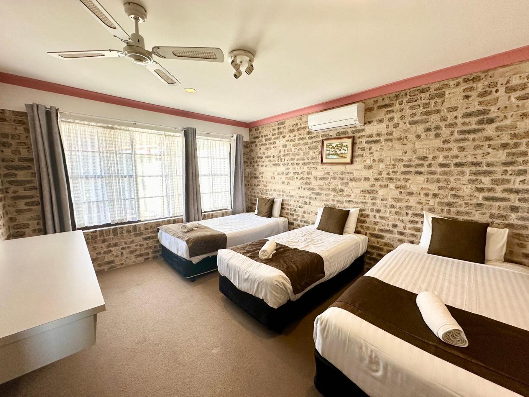 Sir Francis Drake Motel Heatherbrae Екстериор снимка