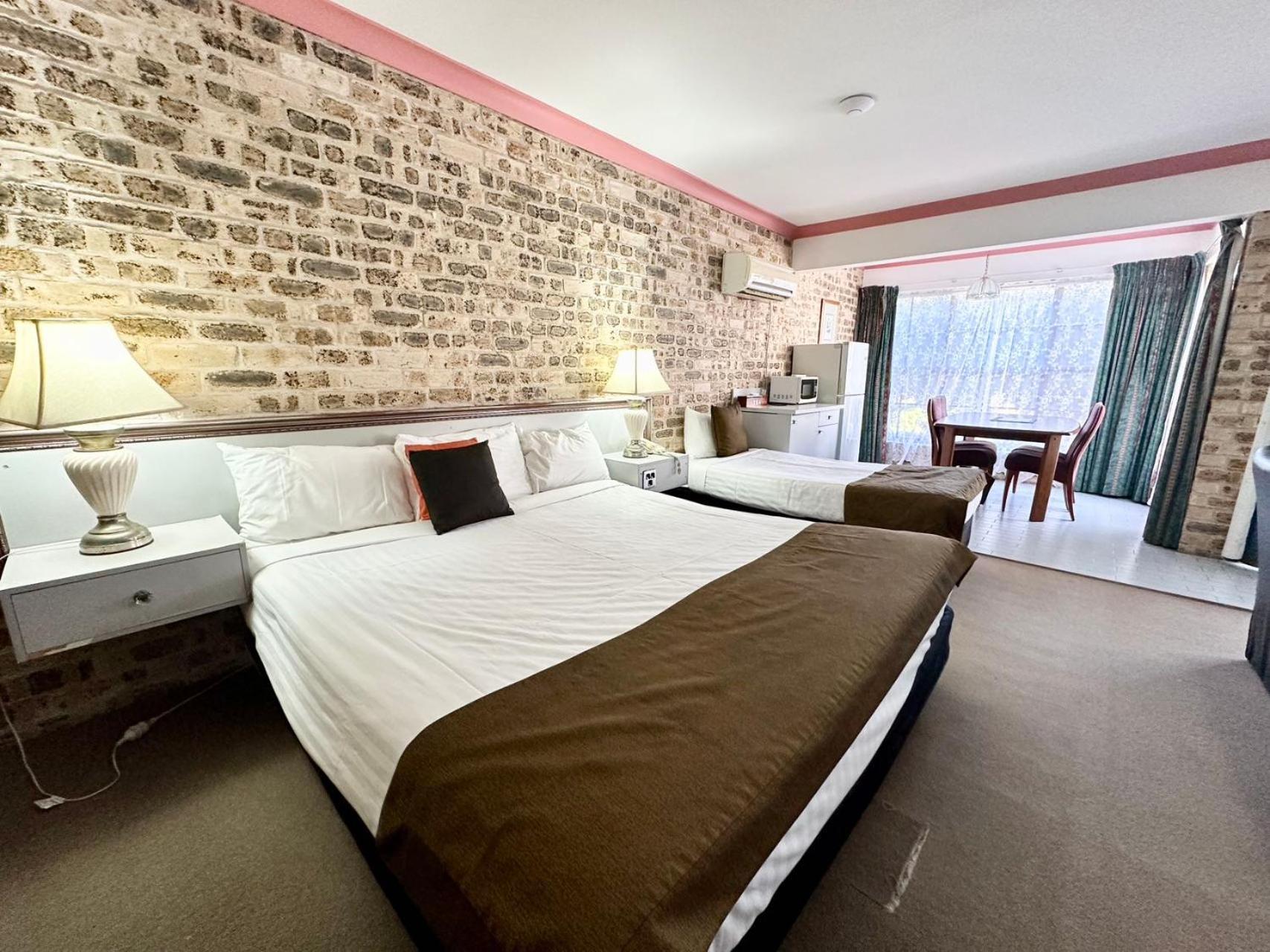 Sir Francis Drake Motel Heatherbrae Екстериор снимка