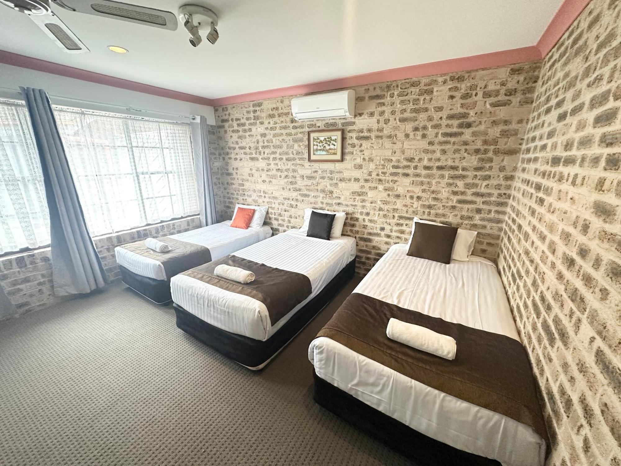 Sir Francis Drake Motel Heatherbrae Екстериор снимка